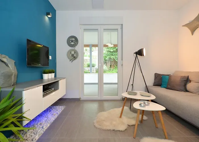 Marineblue * Τρογκίρ