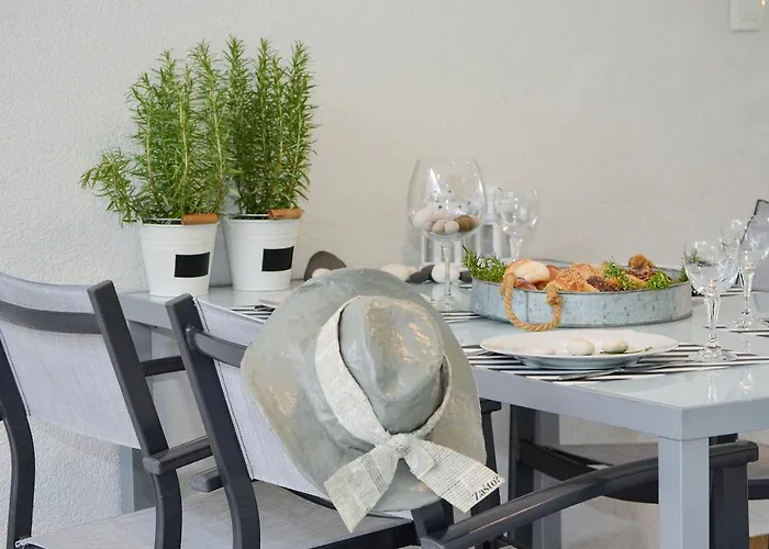 Marineblue * Τρογκίρ